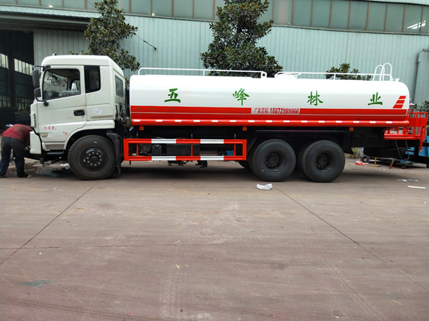 東風(fēng)20噸灑水車 東風(fēng)20噸灑水車