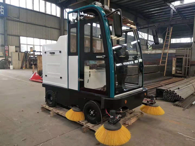 電動掃路車 電動掃路車