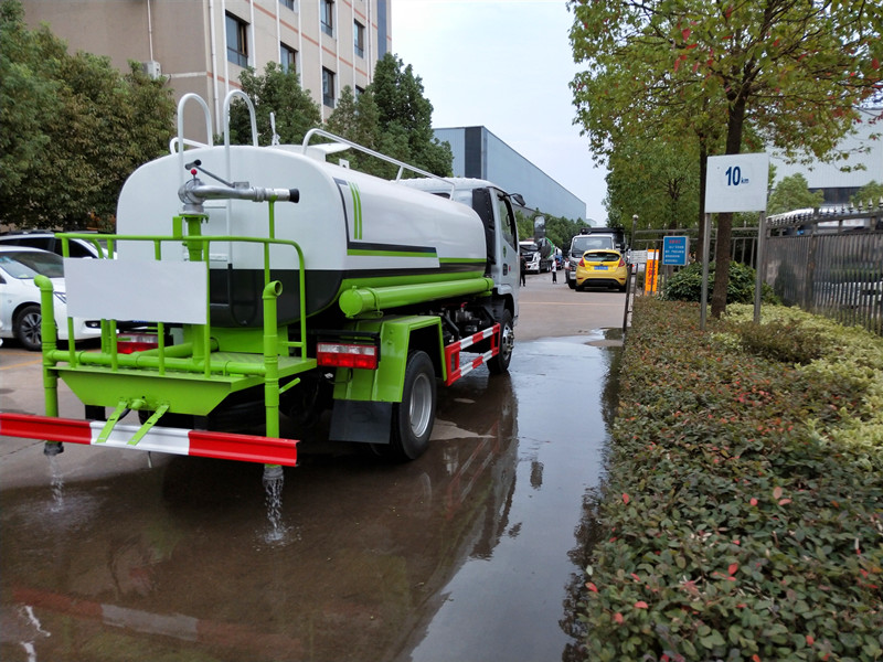 5噸灑水車 5噸灑水車