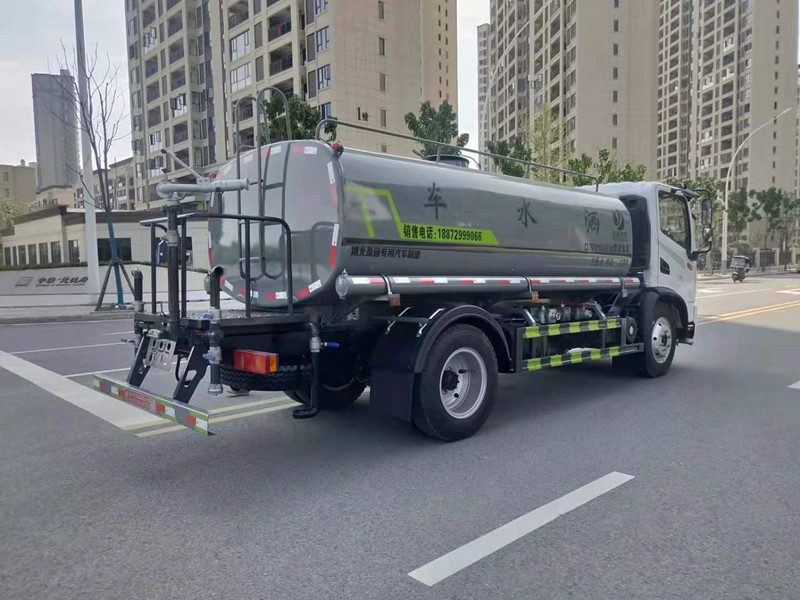 東風(fēng)華神8噸灑水車 東風(fēng)華神8噸灑水車