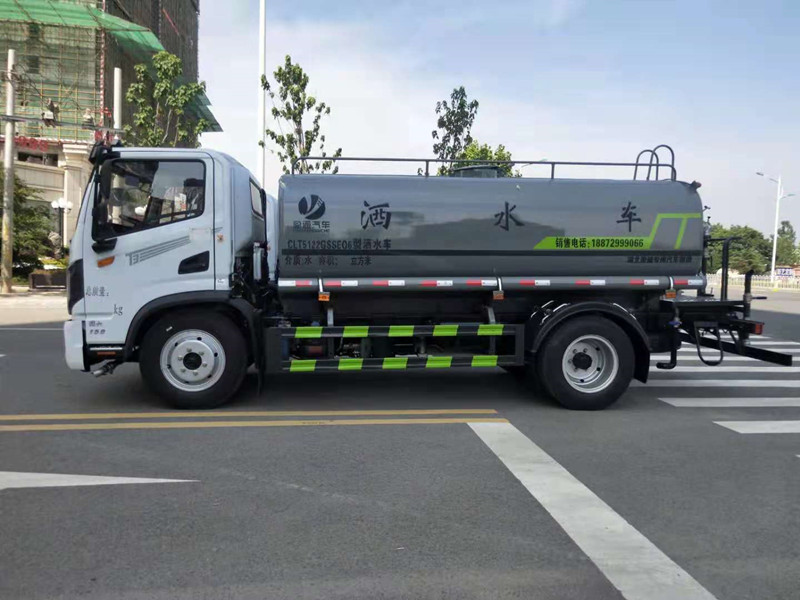 東風(fēng)華神8噸灑水車 東風(fēng)華神8噸灑水車