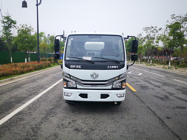 東風(fēng)多利卡5方灑水車