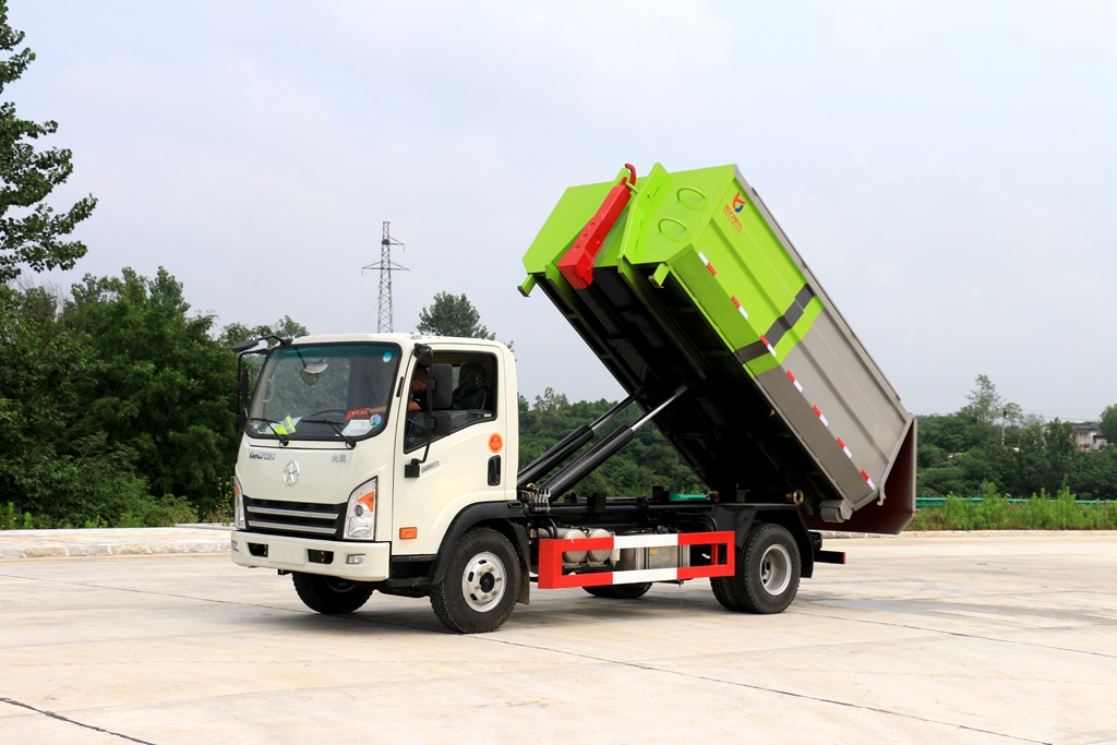 大運勾臂垃圾車