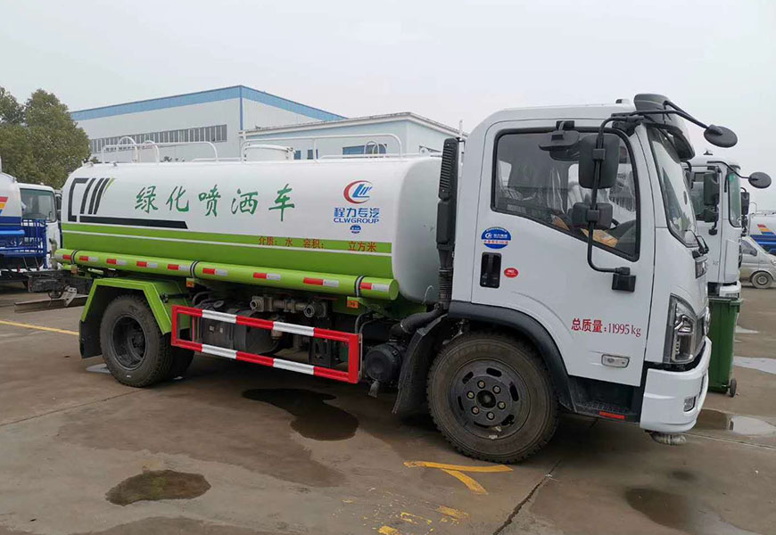 東風(fēng)福瑞卡10方灑水車(chē)后方圖